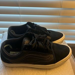 Vans unisex women/men black suede -leather sneakers size 9 men/ size 10.5 women